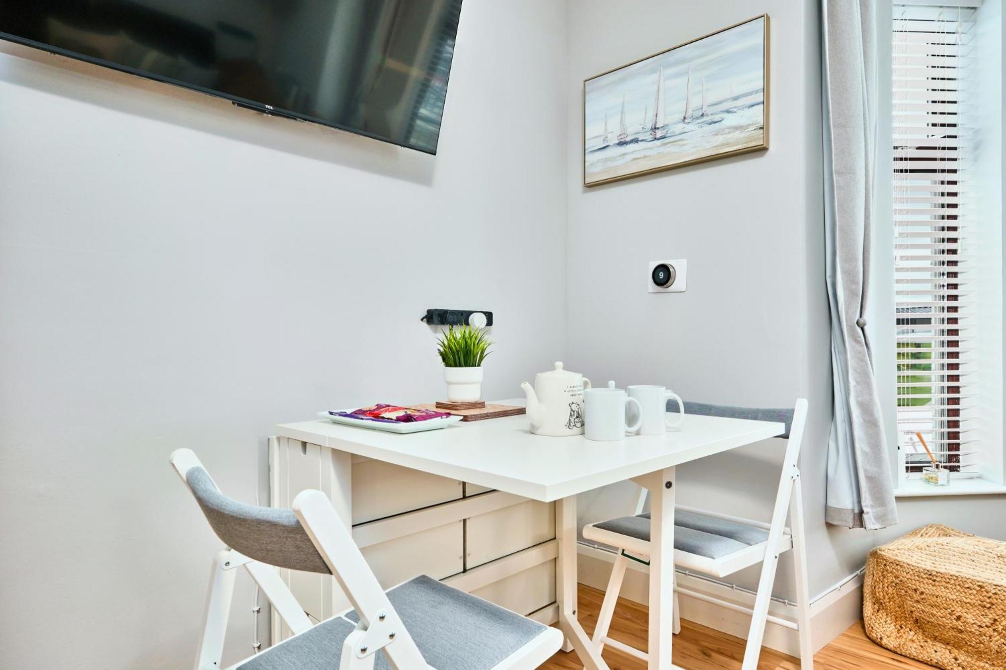1 Golf Terrace - By The Sea Apartment *